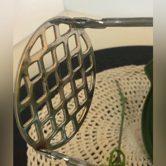 Vintage 1970s Avocado Green Potato Masher & Plastic Over-the-Glass Juicer  USA - Picture 2 of 10